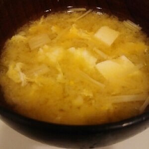 えのきと豆腐と卵のお味噌汁
